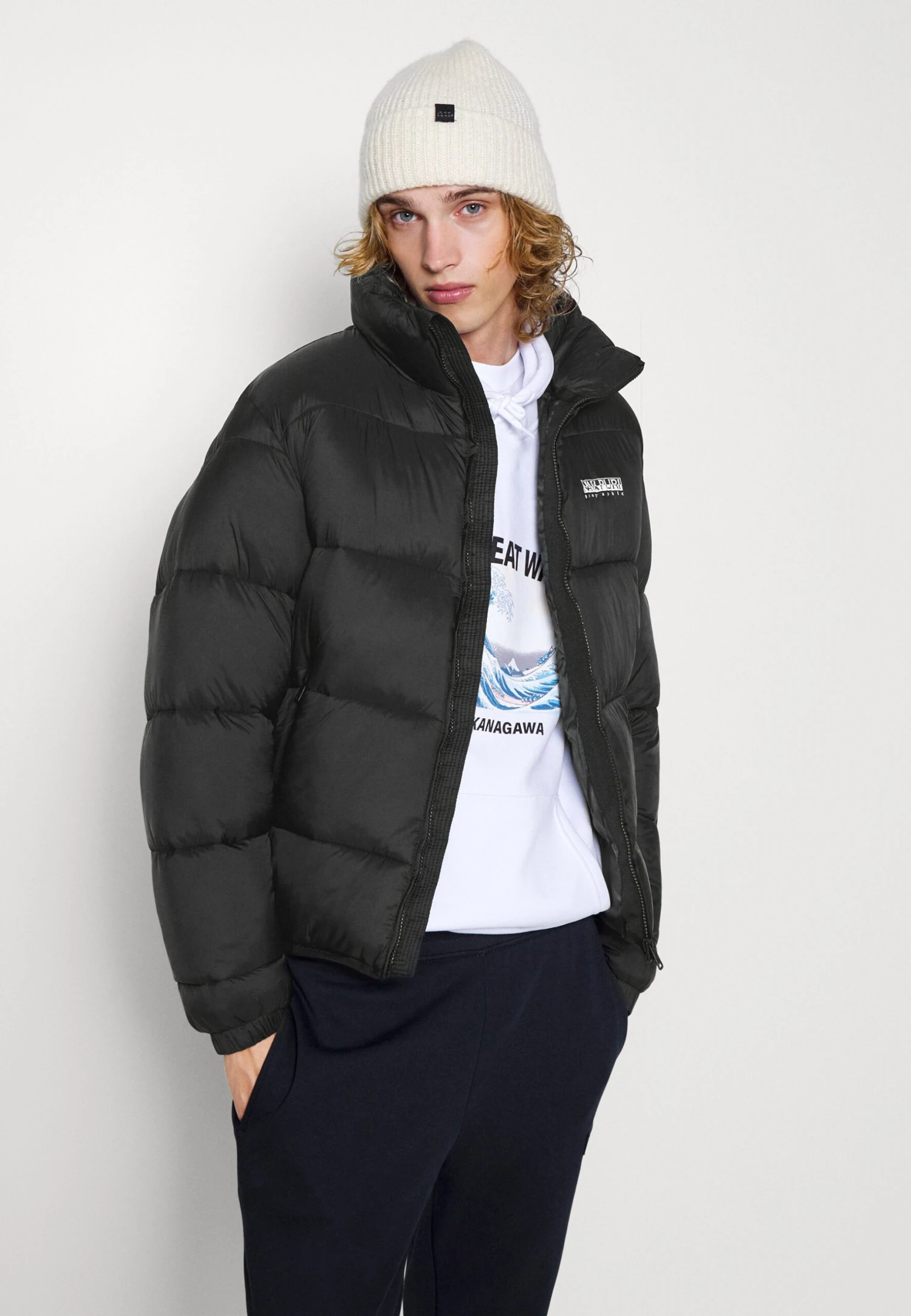 Napapijri Suomi- Gewatteerde Jas - Black 6 Napapijri Suomi- Gewatteerde Jas - Black - Afbeelding 4