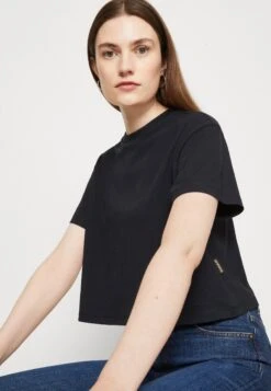 Napapijri Cenepa Crop- T-Shirt Print - Black -Napapijri 938a800fdef44ad5a532a5f407937e09
