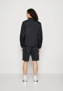Napapijri Canar Unisex - Lichte Jas - Black 10 Napapijri Canar Unisex - Lichte Jas - Black -Napapijri a297e2abd16443f3af12519533fcf67b