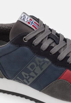 Napapijri Cosmos - Sneakers Laag - Navy/Grey 13 Napapijri Cosmos - Sneakers Laag - Navy/Grey -Napapijri a874aa5eaa90437084f7003f931209c9