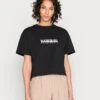 Napapijri Box Crop - T-Shirt Print - Black 2 Napapijri Box Crop - T-Shirt Print - Black -Napapijri ab7a5527453a49c3aedf7119d5240e9f