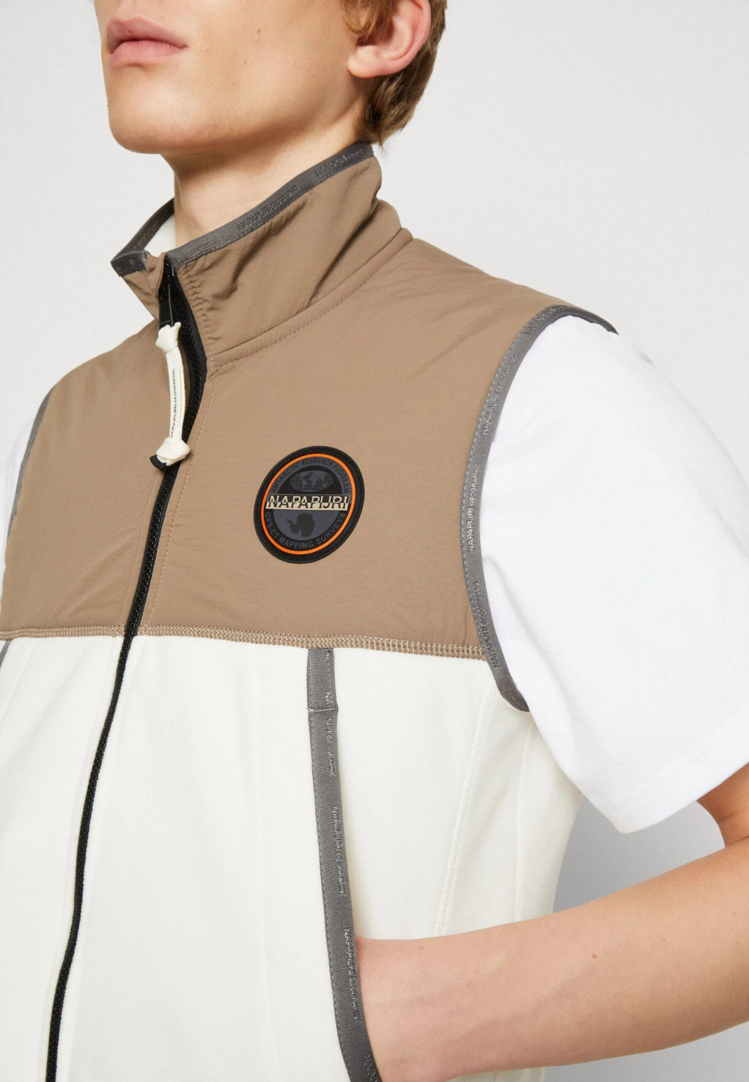Napapijri Ambato Vest - Bodywarmer - White Whisper 8 Napapijri Ambato Vest - Bodywarmer - White Whisper - Afbeelding 6