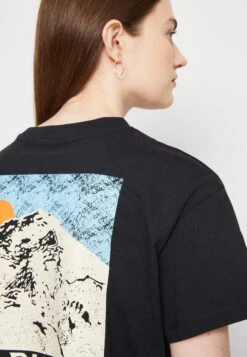 Napapijri Cenepa Crop- T-Shirt Print - Black -Napapijri f6c2dec49b0d4ec2a2f0d985ee0f5da1